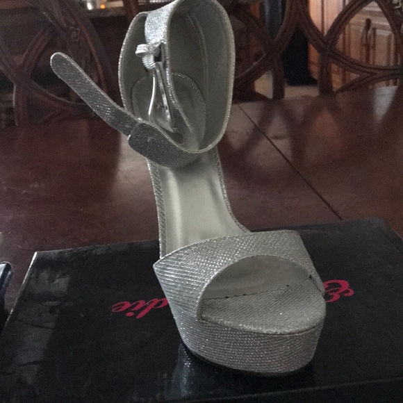 High heels - Picture 2 of 2